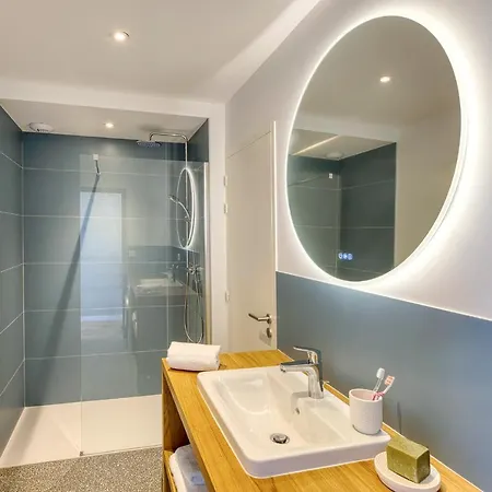 アパート South-of-france Magnifique T5 Avec Clim, Terrasse 30 M2 Vue Sur Et Barbecue, Parking, 40m De La