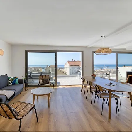 South-of-france Magnifique T5 Avec Clim, Terrasse 30 M2 Vue Sur Et Barbecue, Parking, 40m De La Apartment