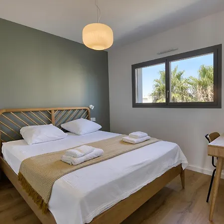 South-of-france Magnifique T5 Avec Clim, Terrasse 30 M2 Vue Sur Et Barbecue, Parking, 40m De La *