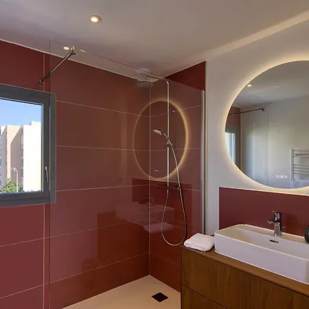 South-of-france Magnifique T5 Avec Clim, Terrasse 30 M2 Vue Sur Et Barbecue, Parking, 40m De La Apartment