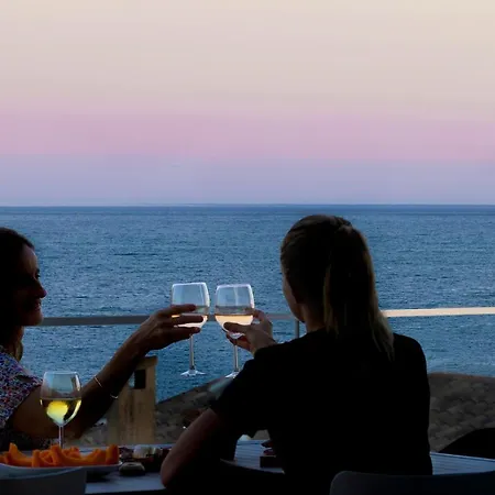 Apartment South-of-france Magnifique T5 Avec Clim, Terrasse 30 M2 Vue Sur Et Barbecue, Parking, 40m De La *