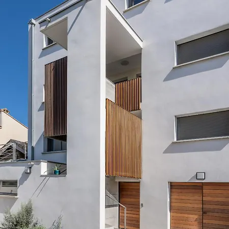 South-of-france Magnifique T5 Avec Clim, Terrasse 30 M2 Vue Sur Et Barbecue, Parking, 40m De La *